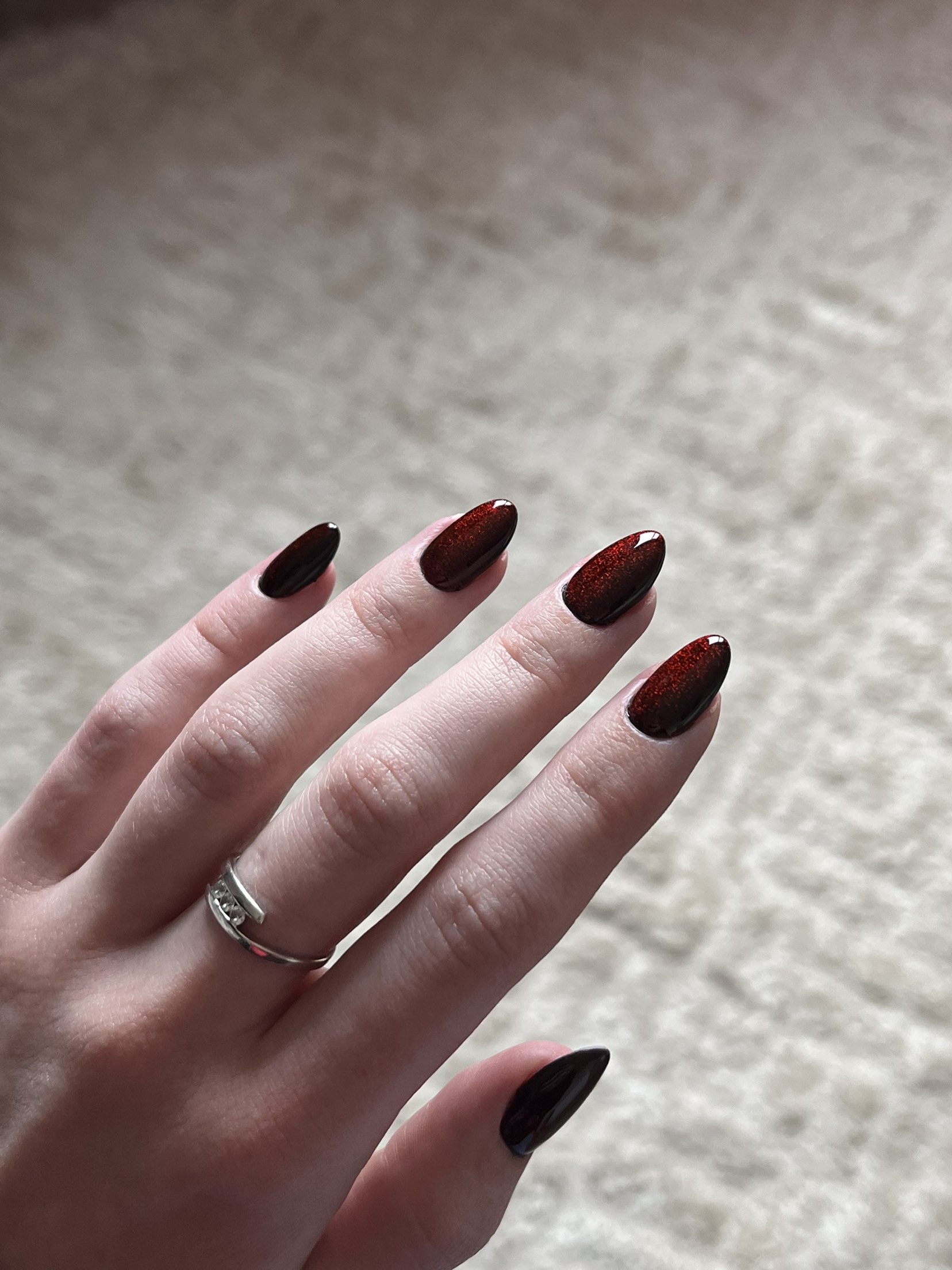 Cat eyes rouge sombre